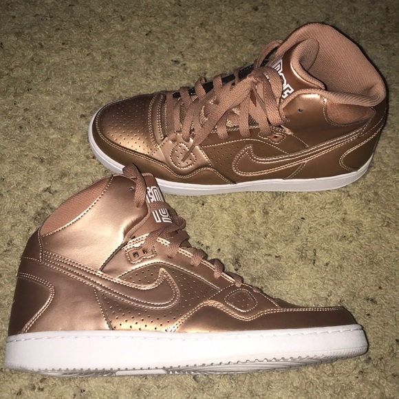 Nike Shoes - Women’s Nike sneakers